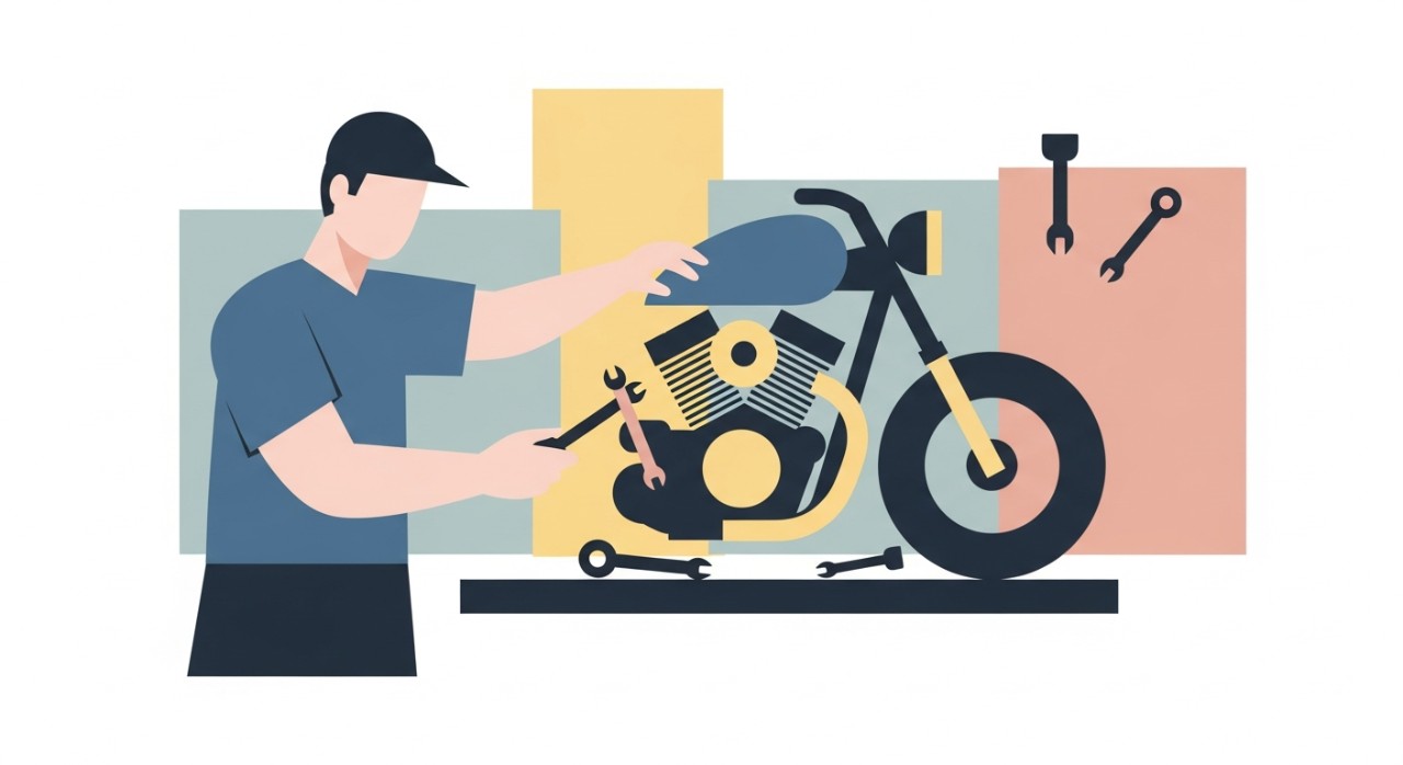 Seorang mekanik sedang menyelenggara enjin motosikal dengan teliti di dalam bengkel.